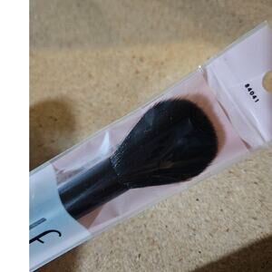 ELF Highlighting Brush #84041 ~ Slim Tapered Brush for Precision Highlighting